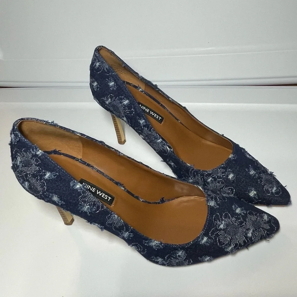 Nine West Tatiana Pointy Toe Pumps Distressed Denim Floral Embroidered Heels 10